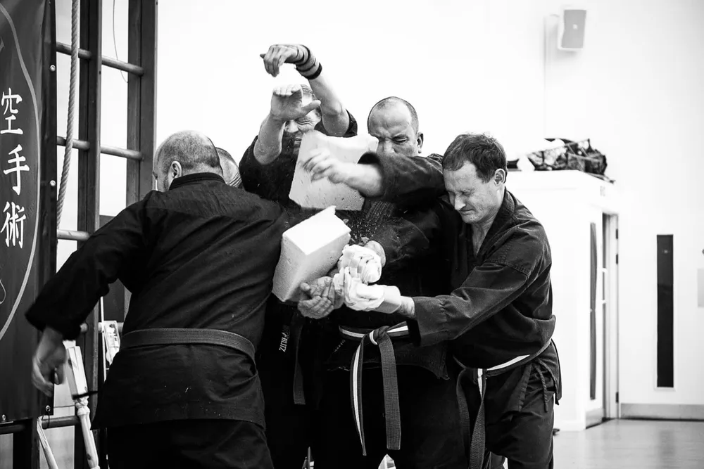 /_app/immutable/assets/Martial_arts_classes_for_adults_in_Bracknell.b4bef0a1.webp