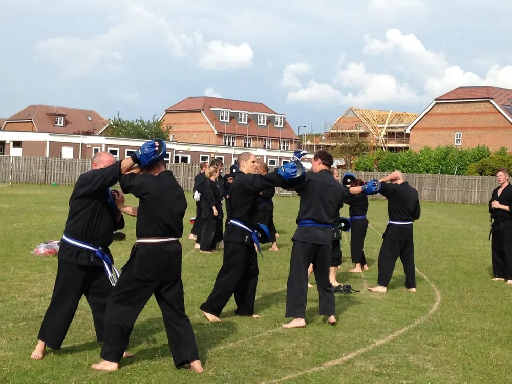 /_app/immutable/assets/Martial_arts_classes_for_adults_in_Maidenhead.7bde299f.webp