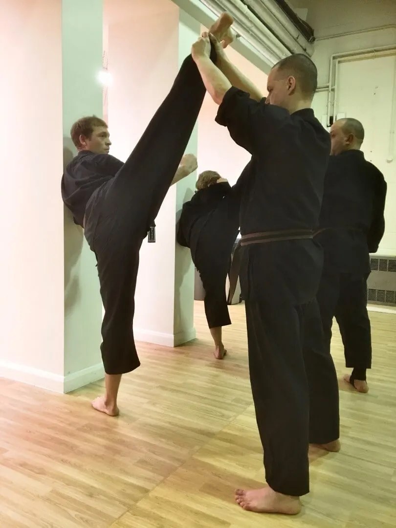 /_app/immutable/assets/Martial_arts_classes_for_adults_in_Slough.800a4177.webp