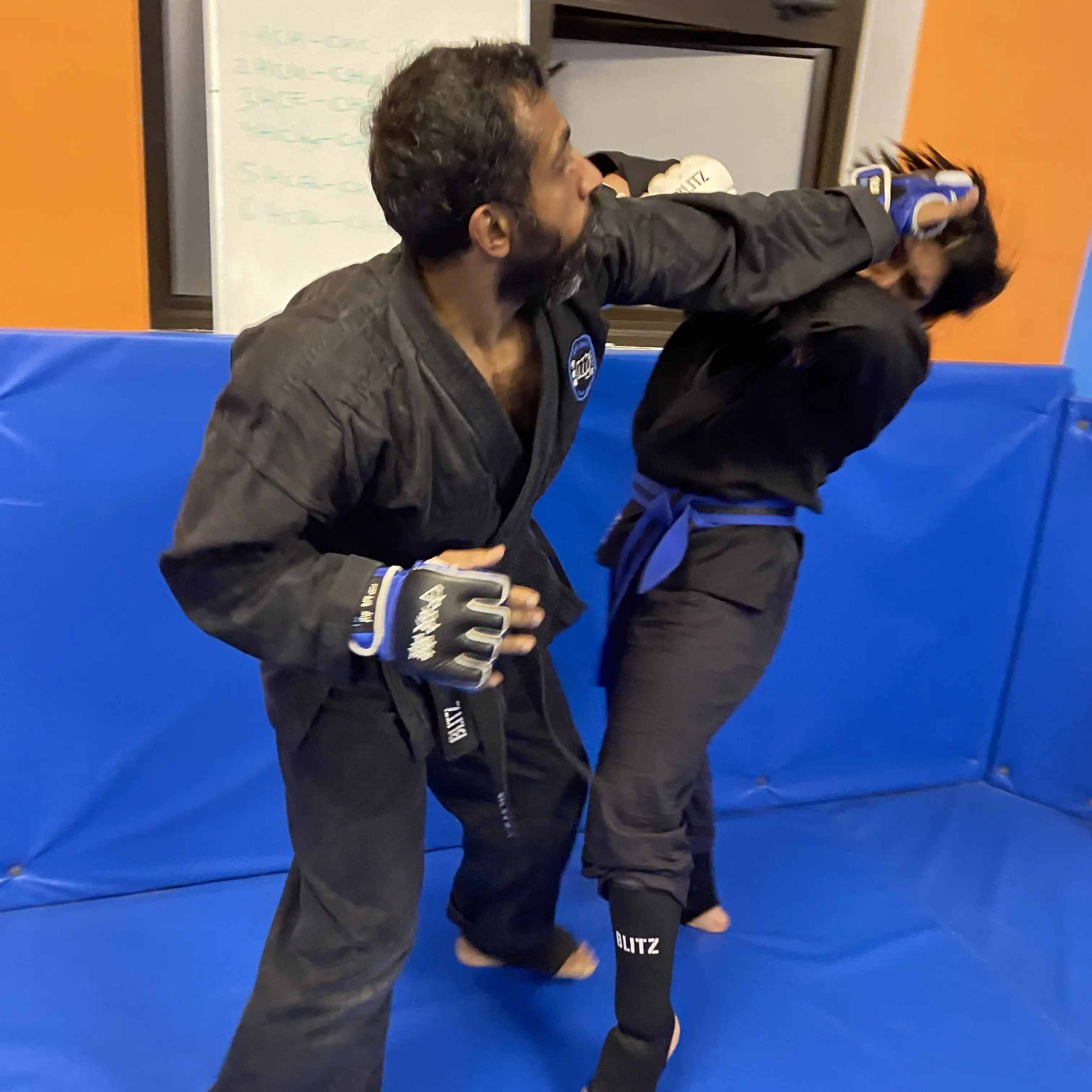 John Moses of Shuhari Self Defence Bracknell doing contact sparring in an MMA class (2)
